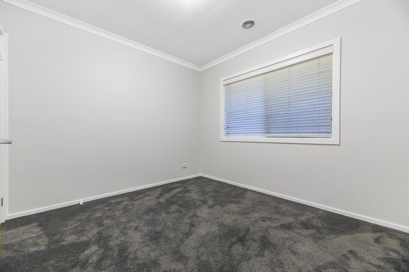 Photo - 18 Embling Street, Berwick VIC 3806 - Image 12