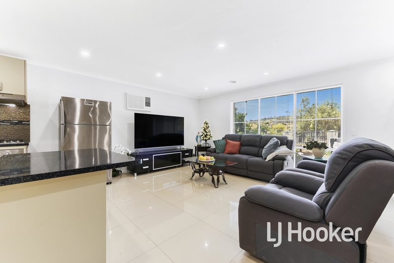 Photo - 1/8 Emerald Court, Narre Warren VIC 3805 - Image 4