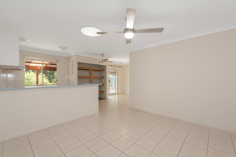 Photo - 18 Enderbury Crescent, Pacific Pines QLD 4211 - Image 3