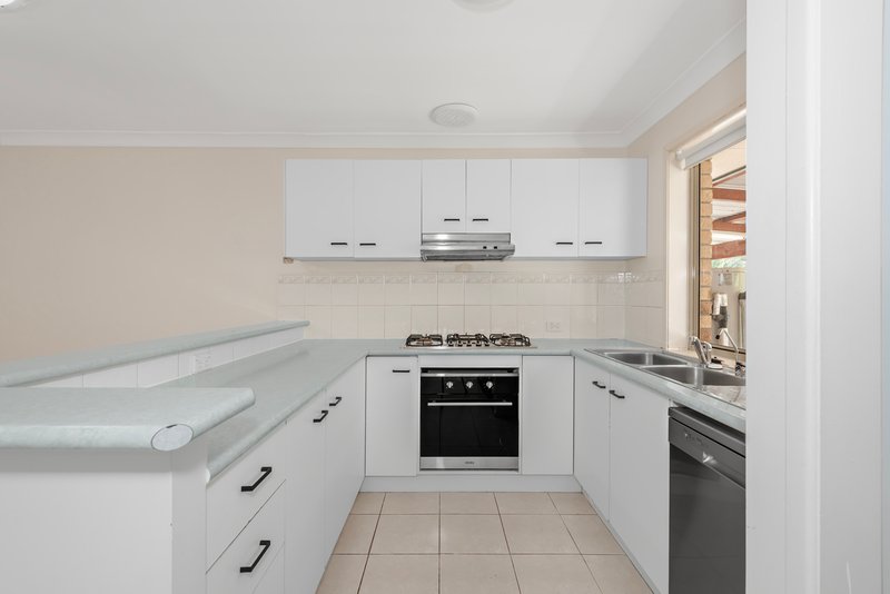Photo - 18 Enderbury Crescent, Pacific Pines QLD 4211 - Image 4
