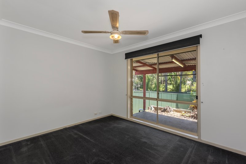 Photo - 18 Enderbury Crescent, Pacific Pines QLD 4211 - Image 5