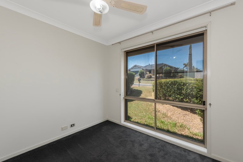 Photo - 18 Enderbury Crescent, Pacific Pines QLD 4211 - Image 8