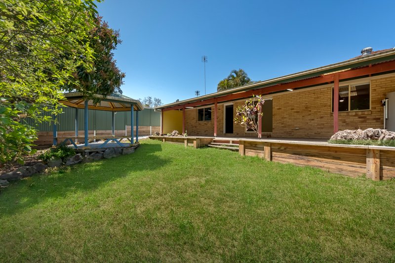 Photo - 18 Enderbury Crescent, Pacific Pines QLD 4211 - Image 11