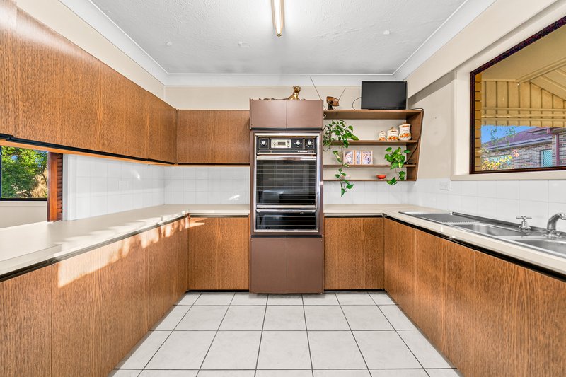 Photo - 18 Epsom Street, Macgregor QLD 4109 - Image 2