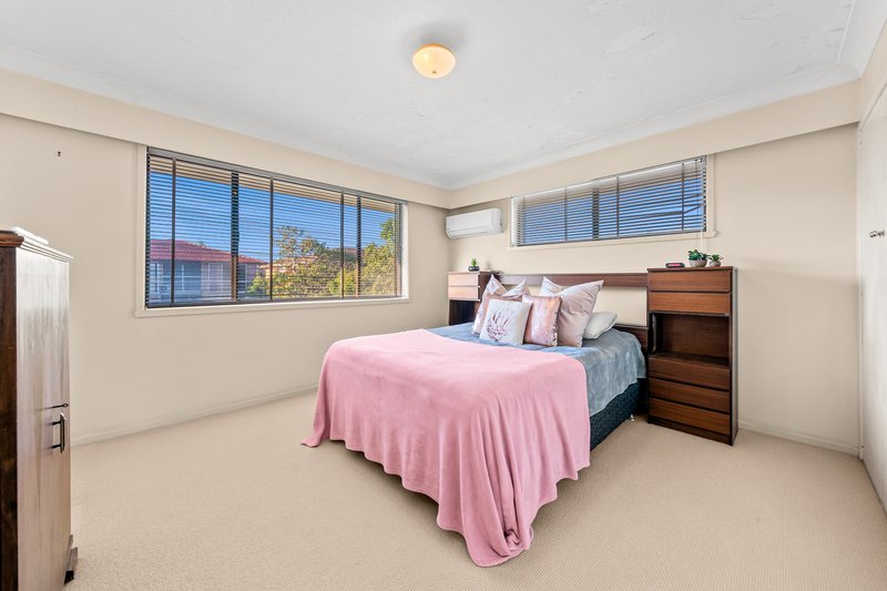 Photo - 18 Epsom Street, Macgregor QLD 4109 - Image 4
