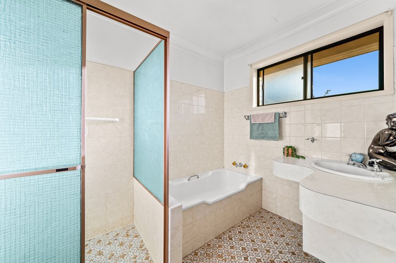 Photo - 18 Epsom Street, Macgregor QLD 4109 - Image 5