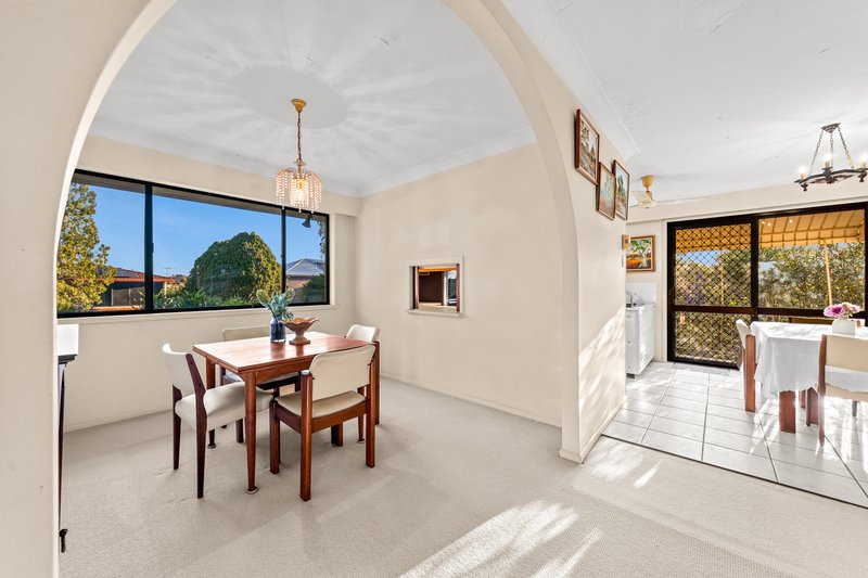 Photo - 18 Epsom Street, Macgregor QLD 4109 - Image 6