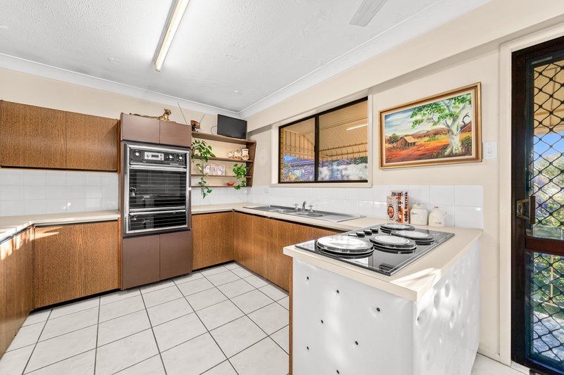 Photo - 18 Epsom Street, Macgregor QLD 4109 - Image 7