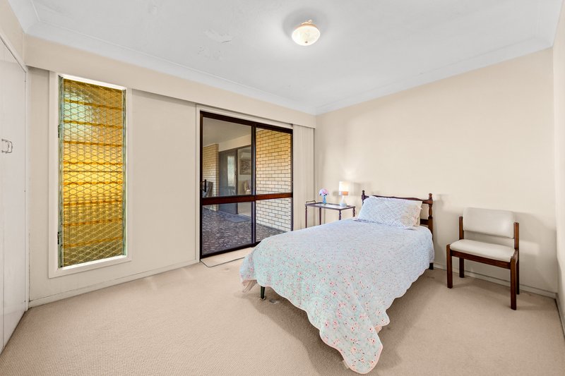 Photo - 18 Epsom Street, Macgregor QLD 4109 - Image 9