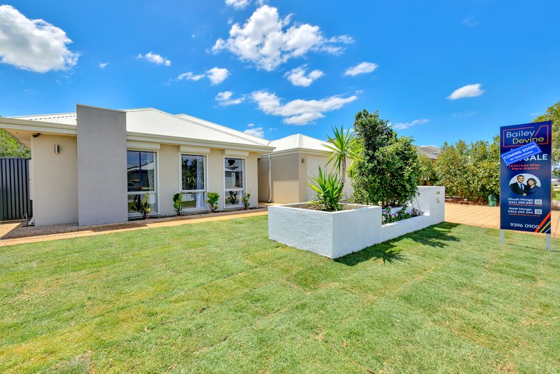 Photo - 18 Escada Way, Piara Waters WA 6112 - Image 2