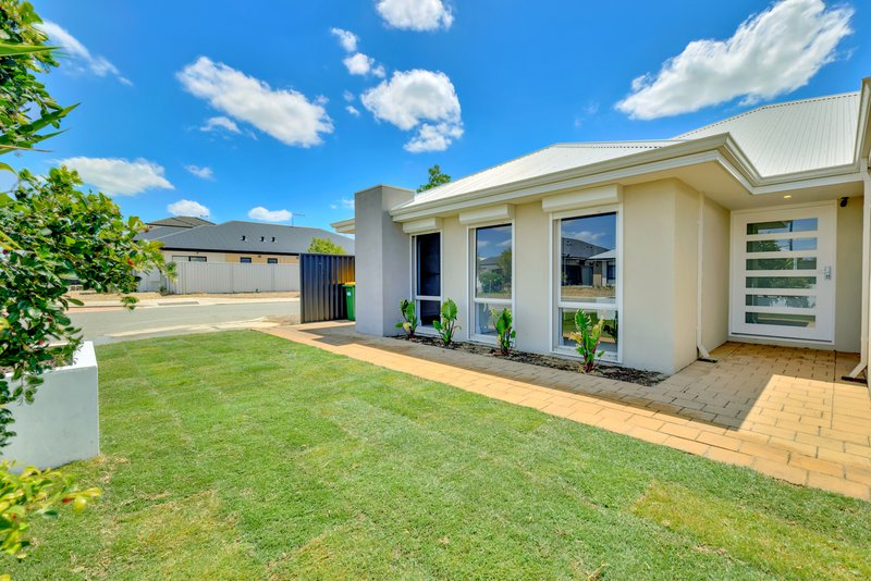 Photo - 18 Escada Way, Piara Waters WA 6112 - Image 3