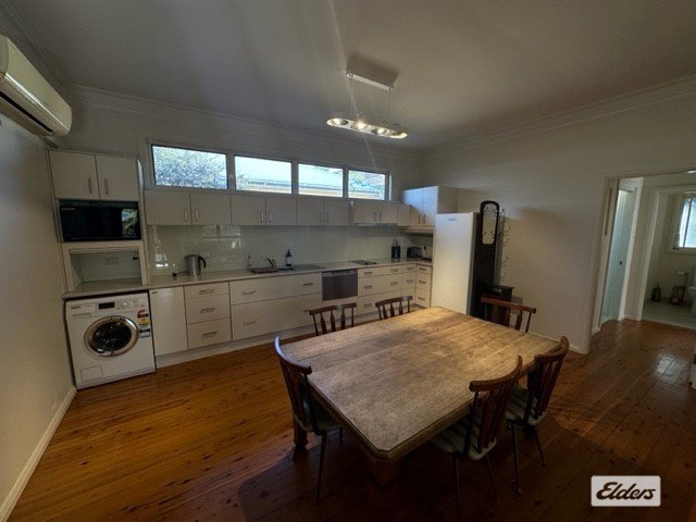 Photo - 18 Evans Street, Wollongong NSW 2500 - Image 4