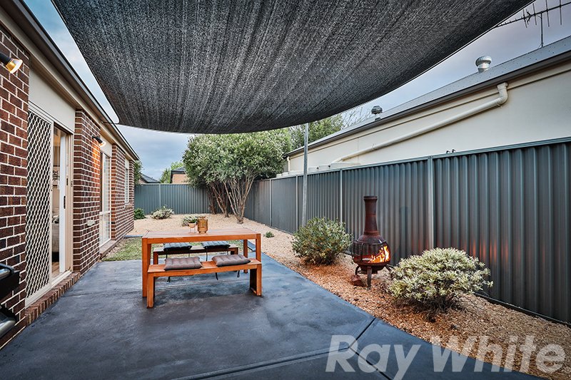 Photo - 18 Everly Circuit, Pakenham VIC 3810 - Image 9