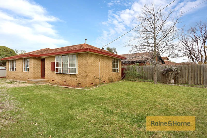 18 Eyre Street, Melton South VIC 3338