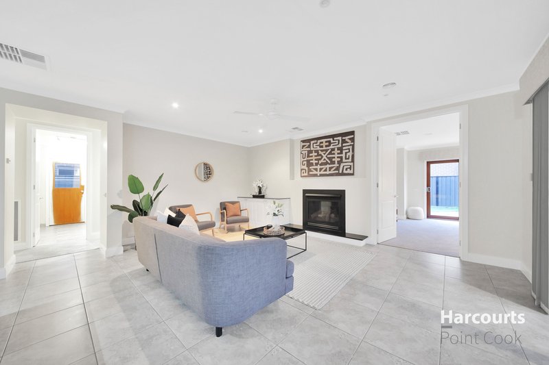 Photo - 18 Fairbridge Road, Point Cook VIC 3030 - Image 14