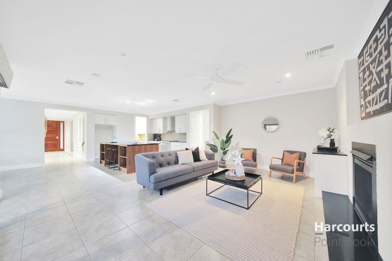 Photo - 18 Fairbridge Road, Point Cook VIC 3030 - Image 15