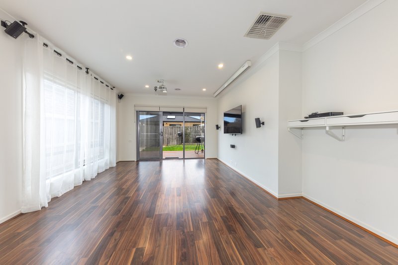 Photo - 18 Fairfield Crescent, Diggers Rest VIC 3427 - Image 4
