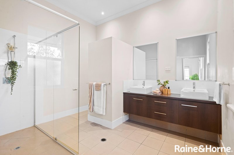 Photo - 18 Fairley Street, Indooroopilly QLD 4068 - Image 9