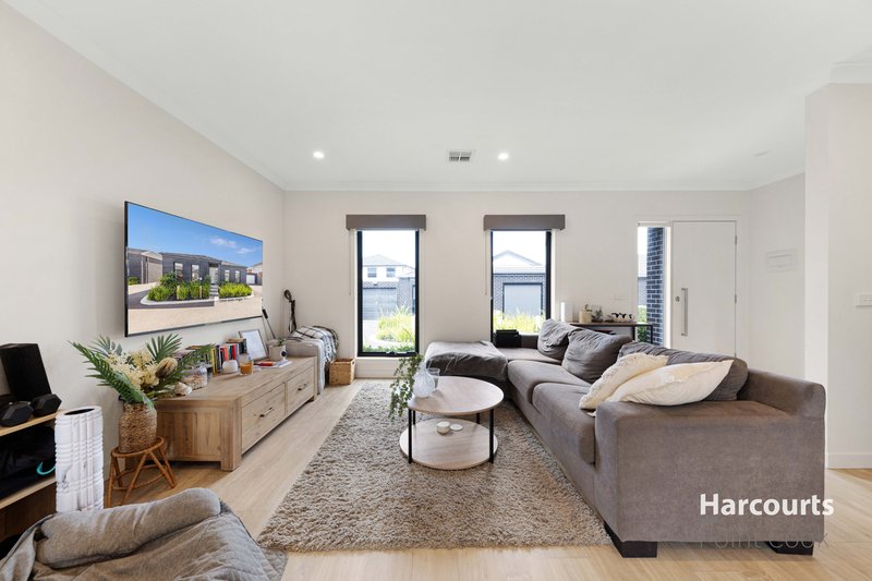 Photo - 1/8 Faro Street, Point Cook VIC 3030 - Image 6