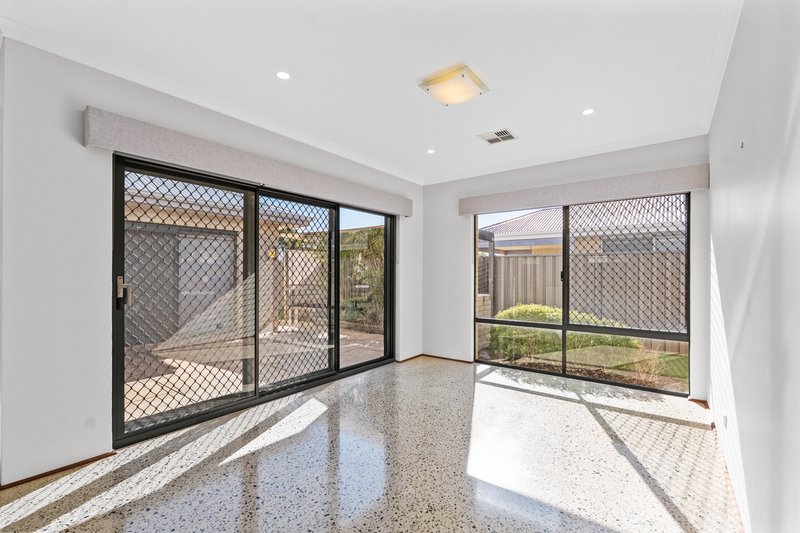 Photo - 18 Ferndown Corner, Wellard WA 6170 - Image 2