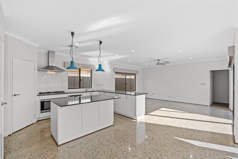 Photo - 18 Ferndown Corner, Wellard WA 6170 - Image 3