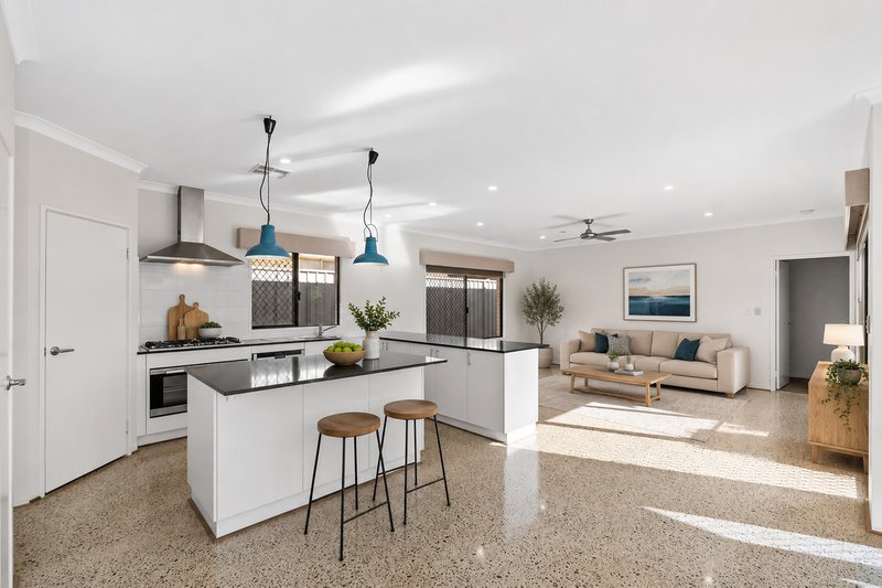 Photo - 18 Ferndown Corner, Wellard WA 6170 - Image 4