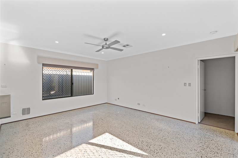 Photo - 18 Ferndown Corner, Wellard WA 6170 - Image 5