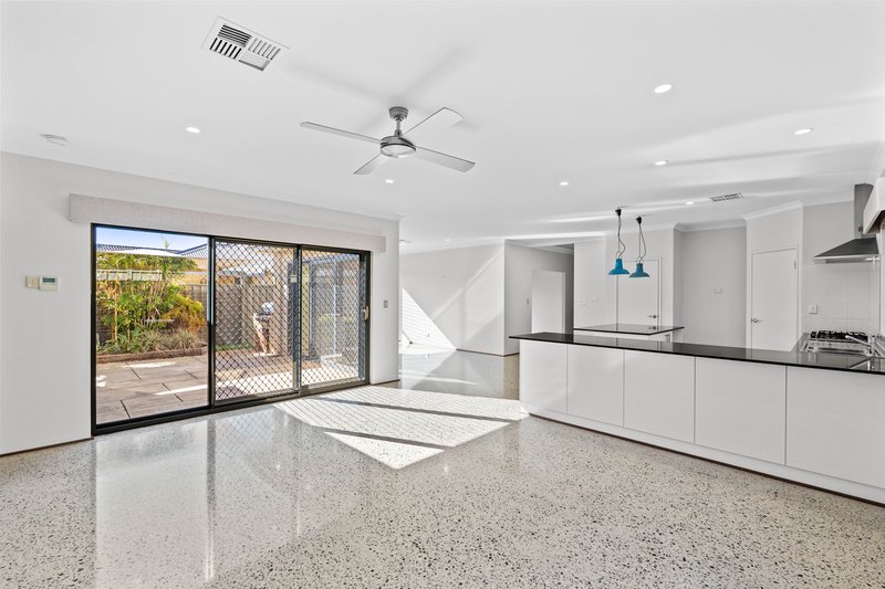 Photo - 18 Ferndown Corner, Wellard WA 6170 - Image 7