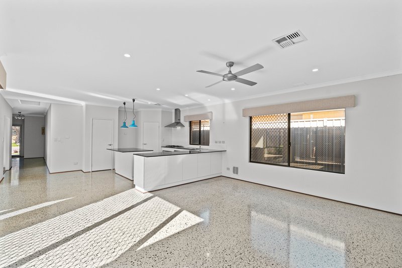 Photo - 18 Ferndown Corner, Wellard WA 6170 - Image 8