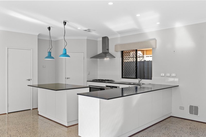 Photo - 18 Ferndown Corner, Wellard WA 6170 - Image 9