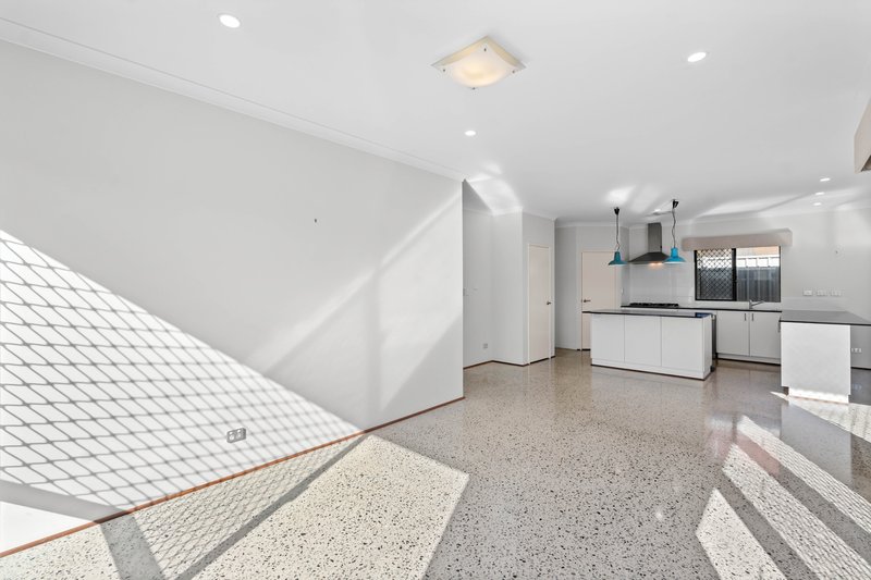 Photo - 18 Ferndown Corner, Wellard WA 6170 - Image 10