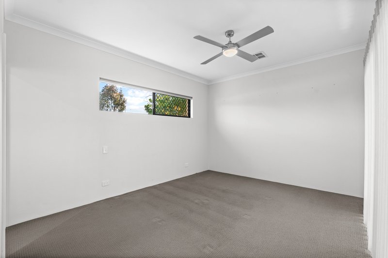 Photo - 18 Ferndown Corner, Wellard WA 6170 - Image 15