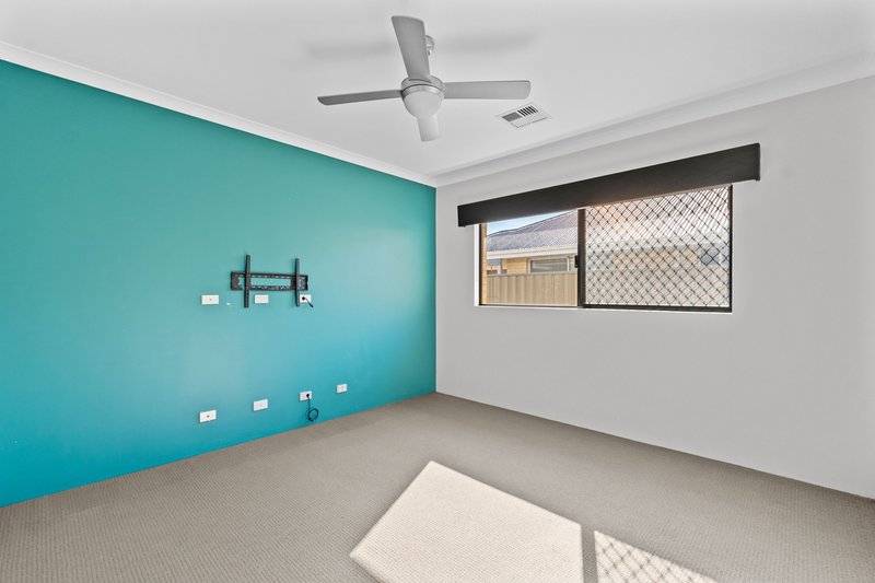 Photo - 18 Ferndown Corner, Wellard WA 6170 - Image 24