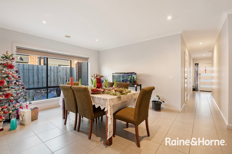 Photo - 18 Ferrari Drive, Cranbourne East VIC 3977 - Image 10