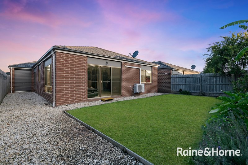 Photo - 18 Ferrari Drive, Cranbourne East VIC 3977 - Image 12