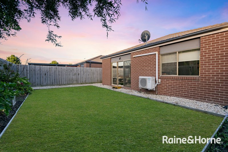 Photo - 18 Ferrari Drive, Cranbourne East VIC 3977 - Image 13