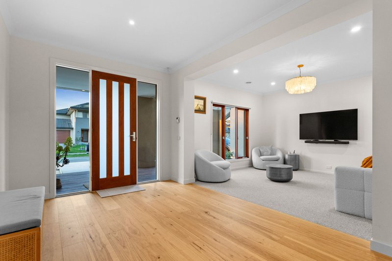 Photo - 18 Ferrier Close, Sandhurst VIC 3977 - Image 8