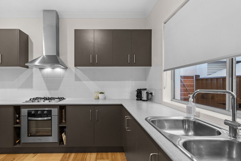 Photo - 18 Ferrier Close, Sandhurst VIC 3977 - Image 12
