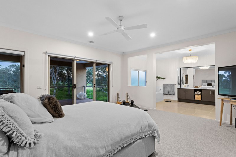 Photo - 18 Ferrier Close, Sandhurst VIC 3977 - Image 24