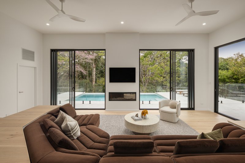 Photo - 18 Fifth Avenue, Bardon QLD 4065 - Image 11
