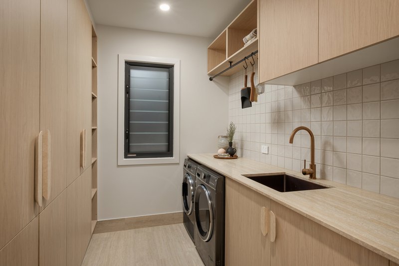 Photo - 18 Fifth Avenue, Bardon QLD 4065 - Image 23