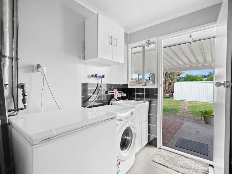 Photo - 18 Fiona Street, Beachmere QLD 4510 - Image 6