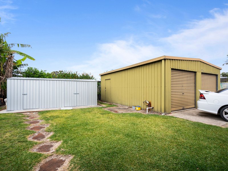 Photo - 18 Fiona Street, Beachmere QLD 4510 - Image 11