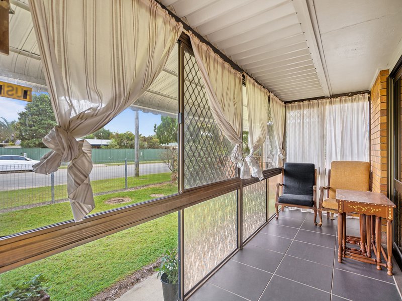 Photo - 18 Fiona Street, Beachmere QLD 4510 - Image 12