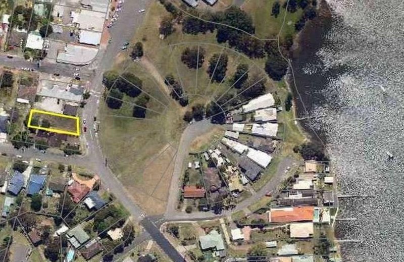 Photo - 18 Fishing Point Road, Rathmines NSW 2283 - Image 2