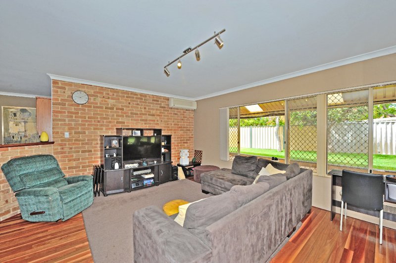 Photo - 18 Fitzroy Close, Cooloongup WA 6168 - Image 3