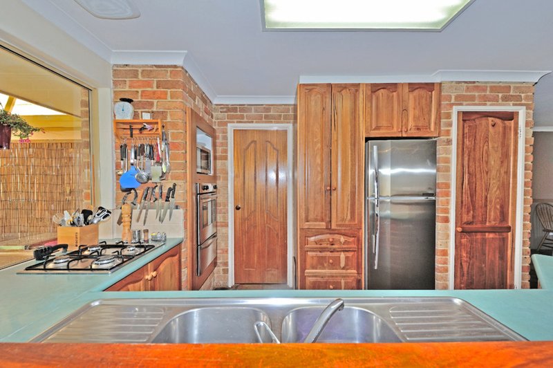 Photo - 18 Fitzroy Close, Cooloongup WA 6168 - Image 4