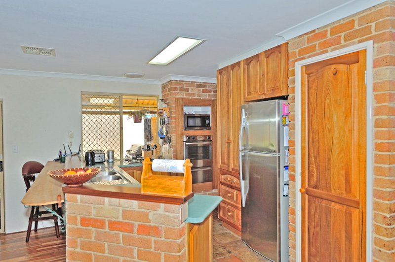 Photo - 18 Fitzroy Close, Cooloongup WA 6168 - Image 5