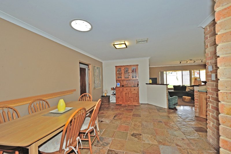 Photo - 18 Fitzroy Close, Cooloongup WA 6168 - Image 7