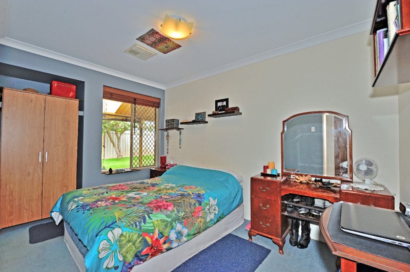 Photo - 18 Fitzroy Close, Cooloongup WA 6168 - Image 17